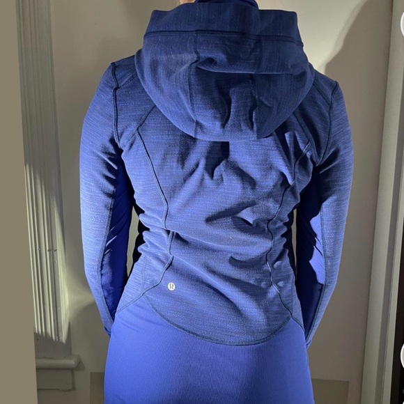Lululemon jacket. - Picture 11 of 17